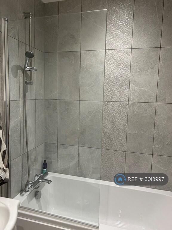 Apartment in Croydon - More