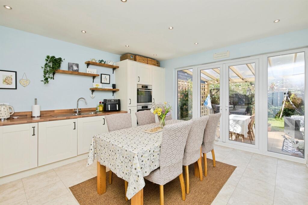 Dale Acre Way, Breadsall, Derby photo 2