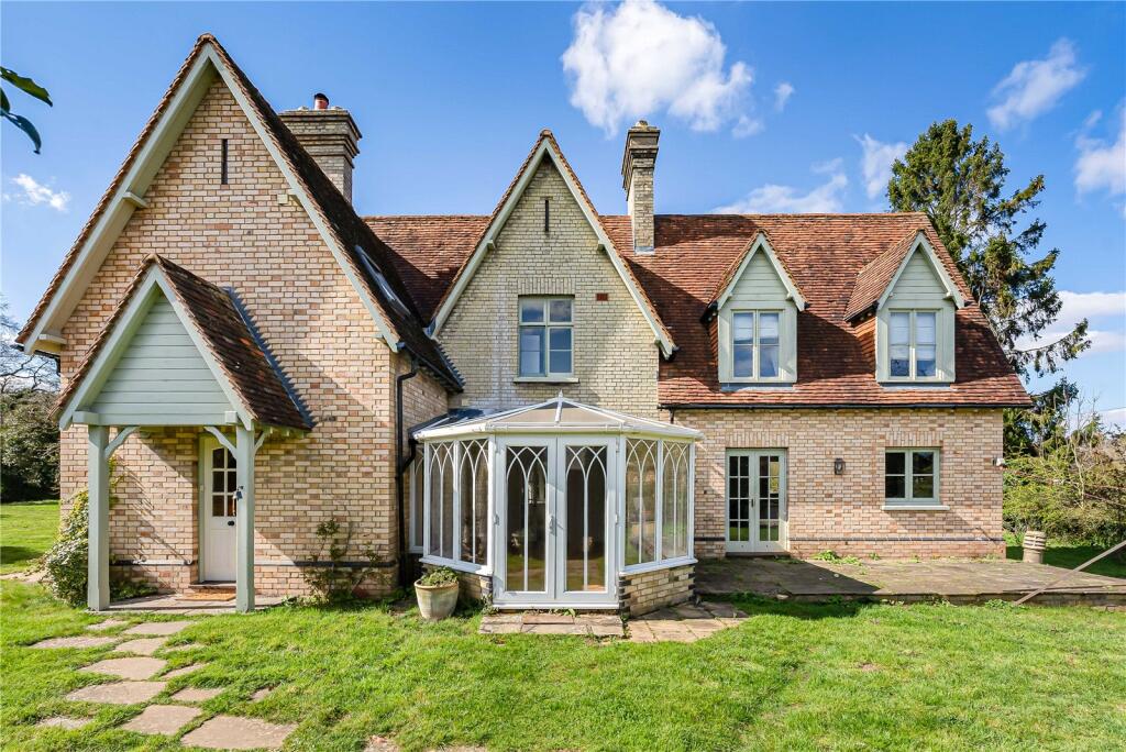 Main image of property: Lemsford Village, Welwyn Garden City, AL8