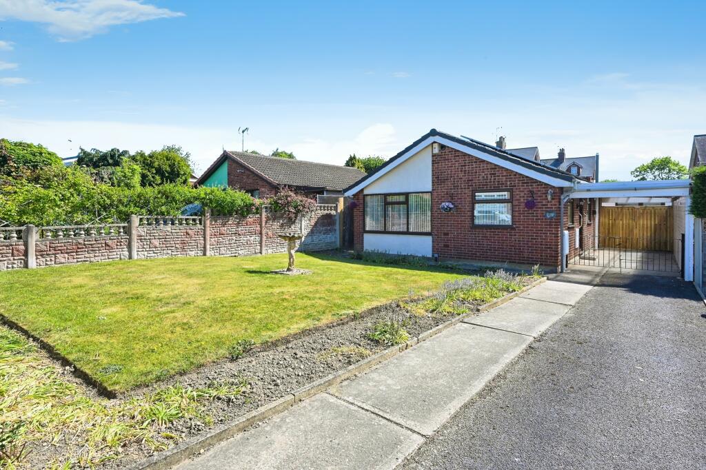 2-bed detached on Oak Tree Road, Alfreton, DE55, £190,000