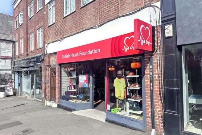 124 Central Road, Worcester Park, KT4 8HT