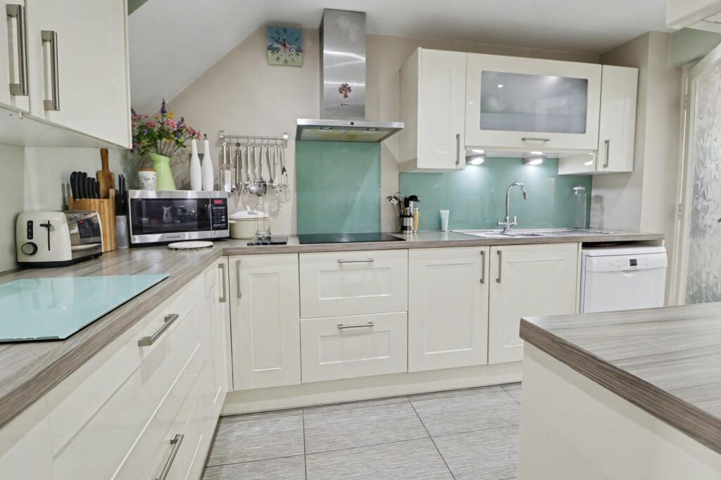 Navigators Way, Hedge End, SO30 photo 3