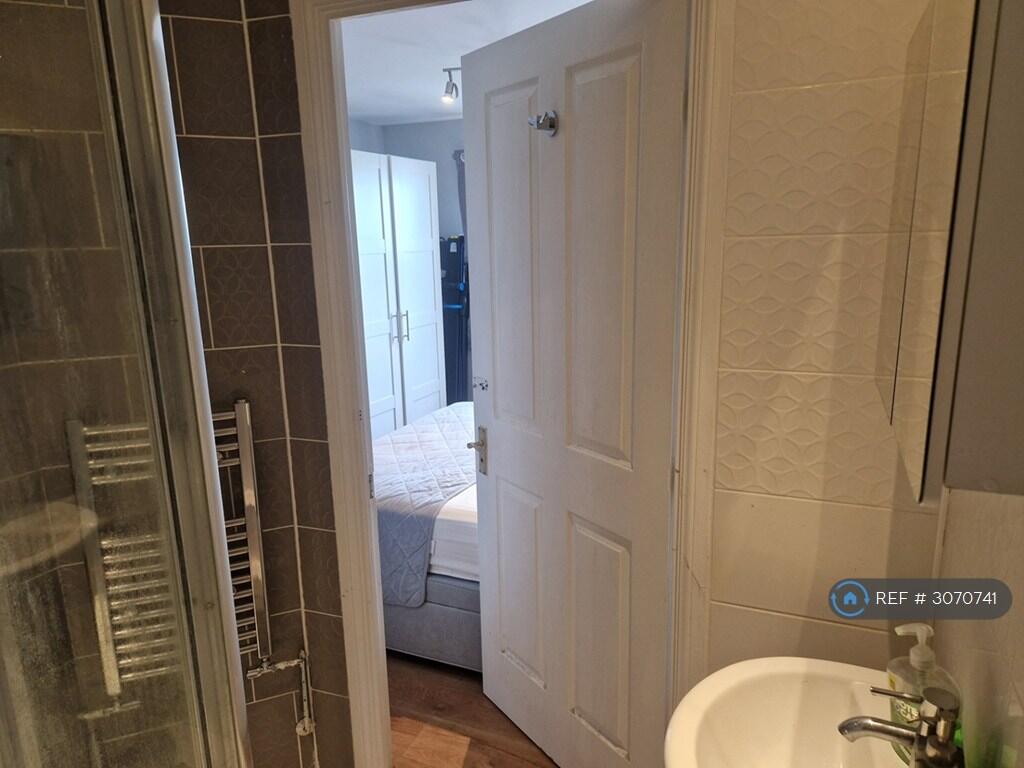 Apartment in Dartford - View 5