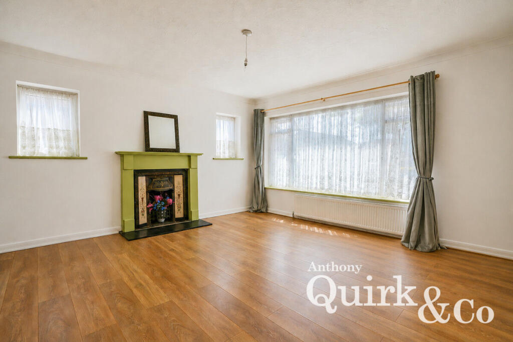 House in Castle Point, Canvey Island - View 5