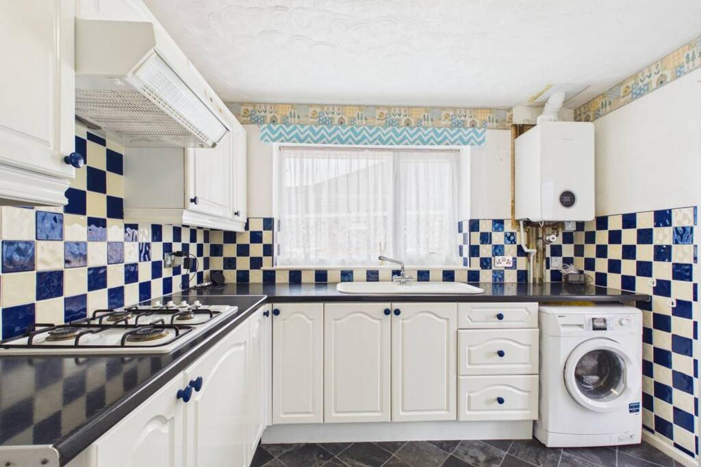 House in Warrington, Greystone Heath, Penketh - More