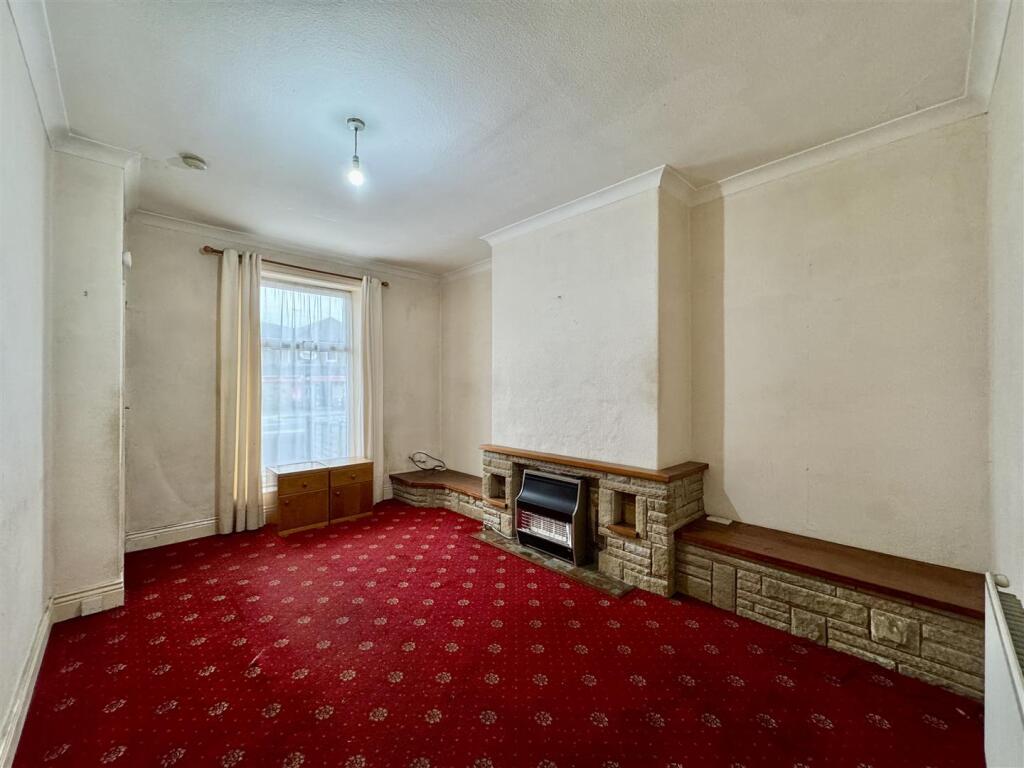 House in Huddersfield - View 4