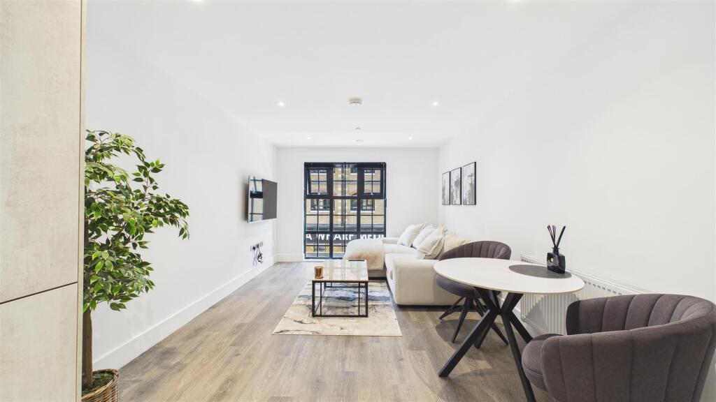 Apartment in East Hertfordshire, Folly Island, Hertford - View 3