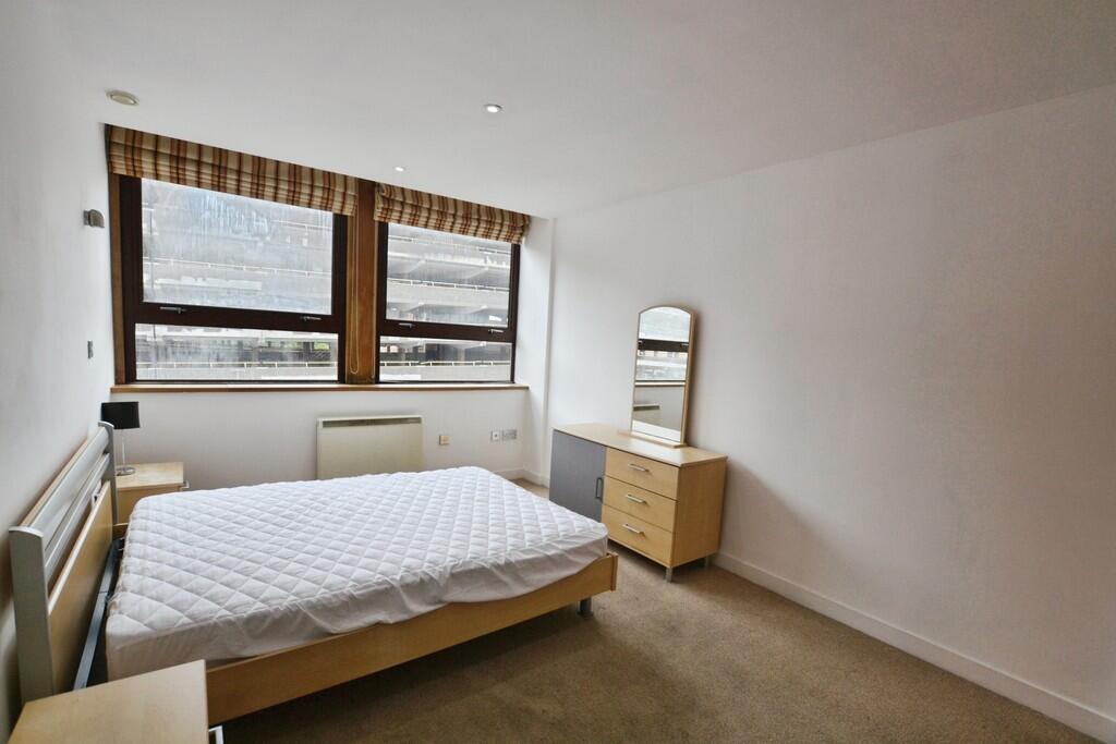 Main image of property: Metropolitan Apartments, 20 Lee Circle
