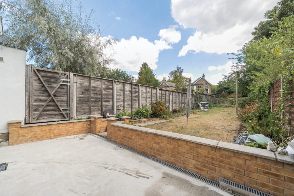 House in London - View 5