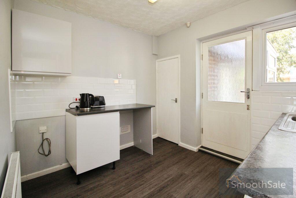 House in Leeds, Nook, West Ardsley - More