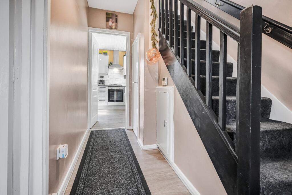 Leavington Close, Woodside, Bradford, BD6 photo 2