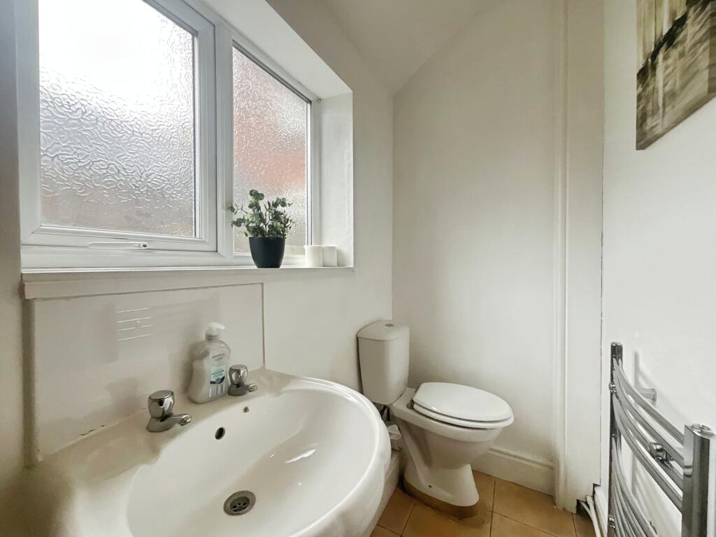 House in Bolsover, Shirebrook - More