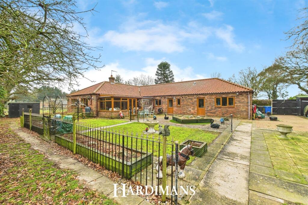 Main image of property: Yarmouth Road, Corton, Lowestoft