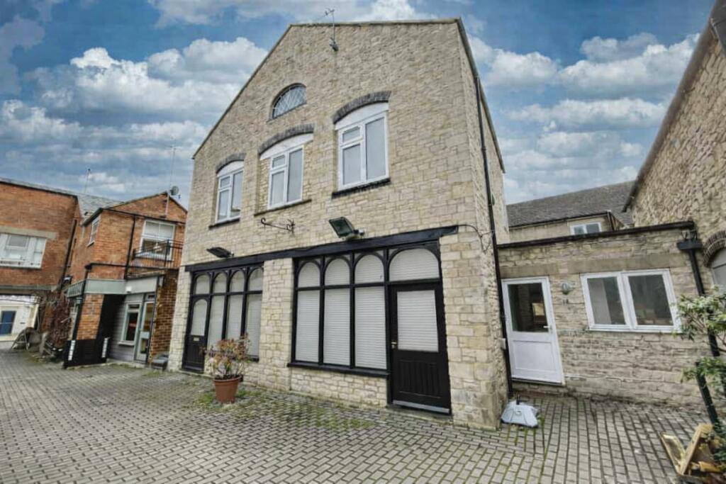 Main image of property: Cricklade Street, Cirencester, Gloucestershire, GL7