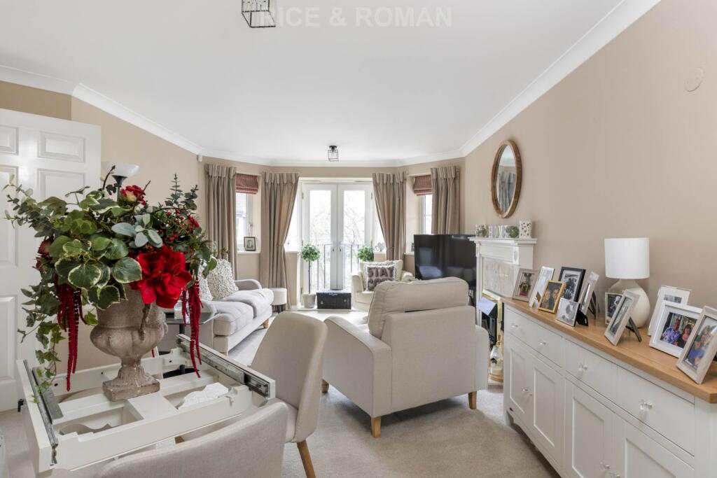 Hinchley Manor, Hinchley Wood photo 4