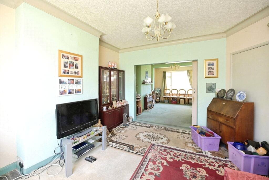 House in London, Collier Row - View 5