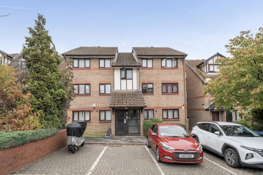 Main image of property: Viewfield Close, Kenton, HA3 0PR