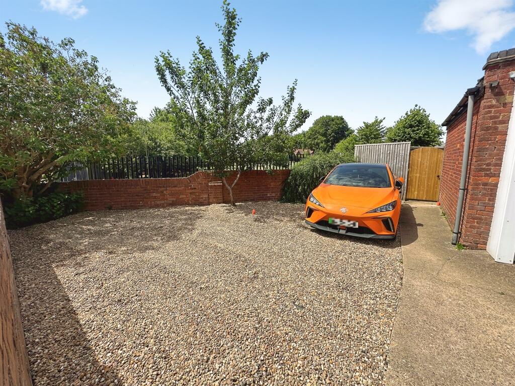 House in Ashfield, Kirkby-in-Ashfield, Nuncargate - View 4