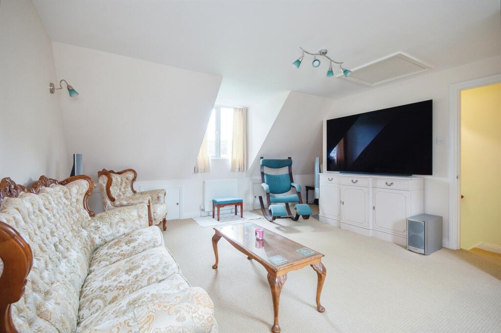 House in Verwood, Dorset - View 5