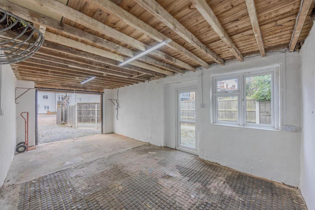 Garage, 117 Hadleigh Road, Leigh On Sea, Essex - View 4