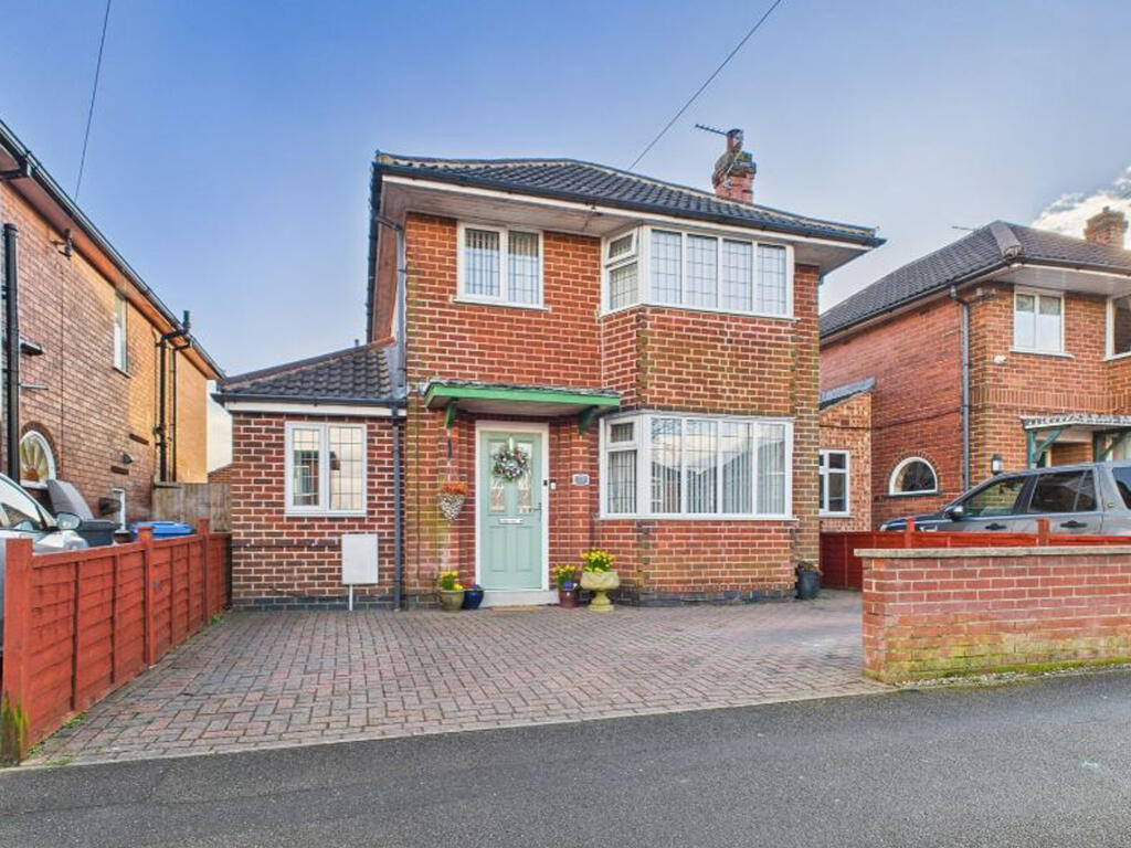 3-bed detached on Brackensdale Avenue, Derby, Derbyshire, £320,000