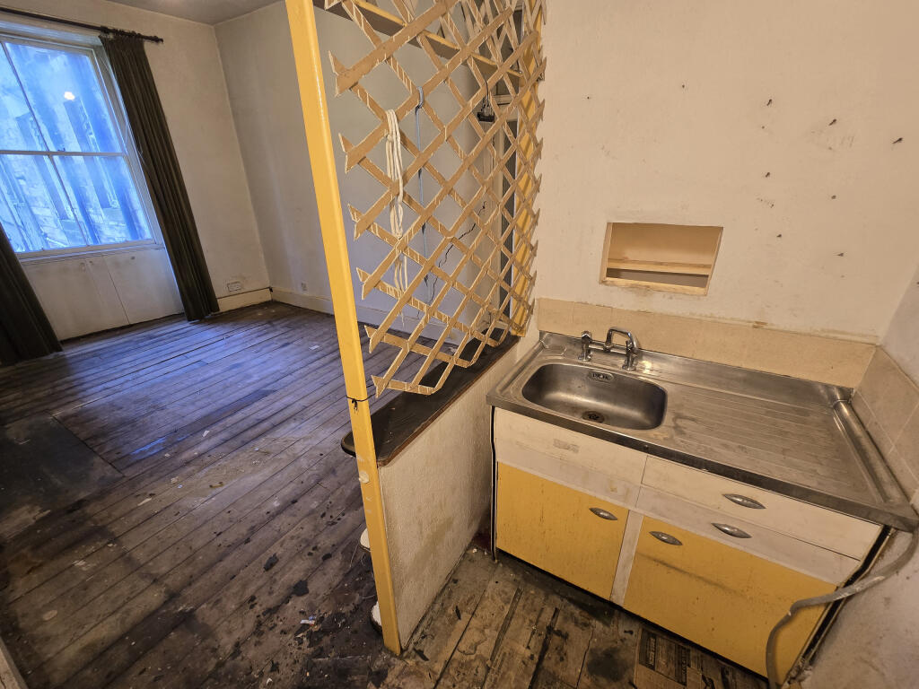Apartment in Edinburgh - More