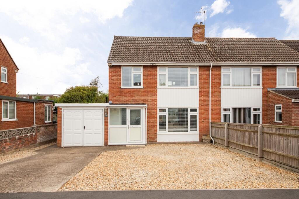 3-bed semi-detached on Mowbray Road, Didcot, OX11, £400,000
