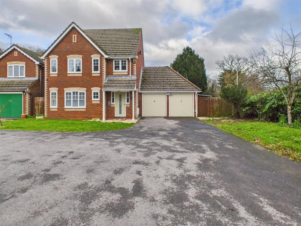 Main image of property: Manor Park Close, Tilehurst, Reading