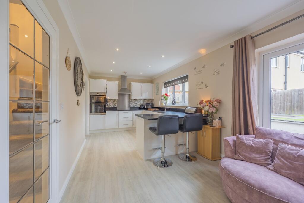 22 Halletts Road, Monkton Heathfield, Taunton photo 3
