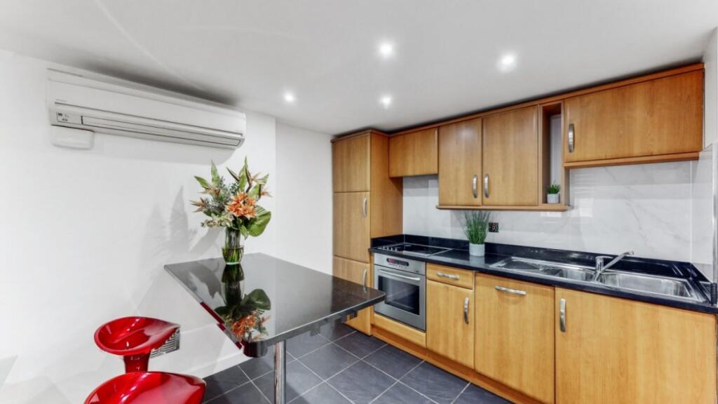 Apartment in London, City of Westminster - View 4