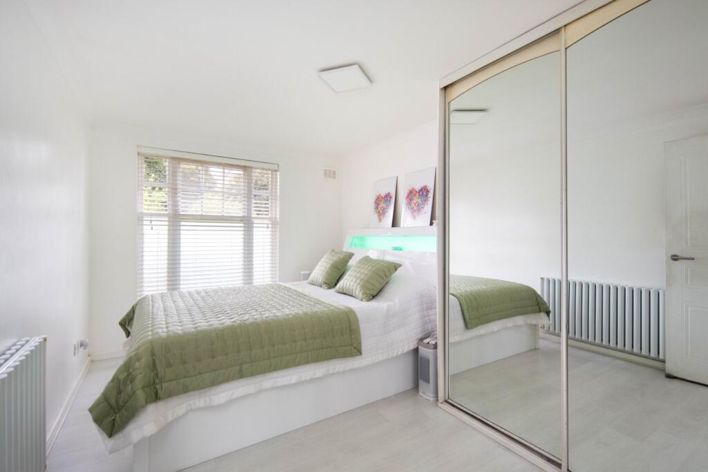 Apartment in London - View 3