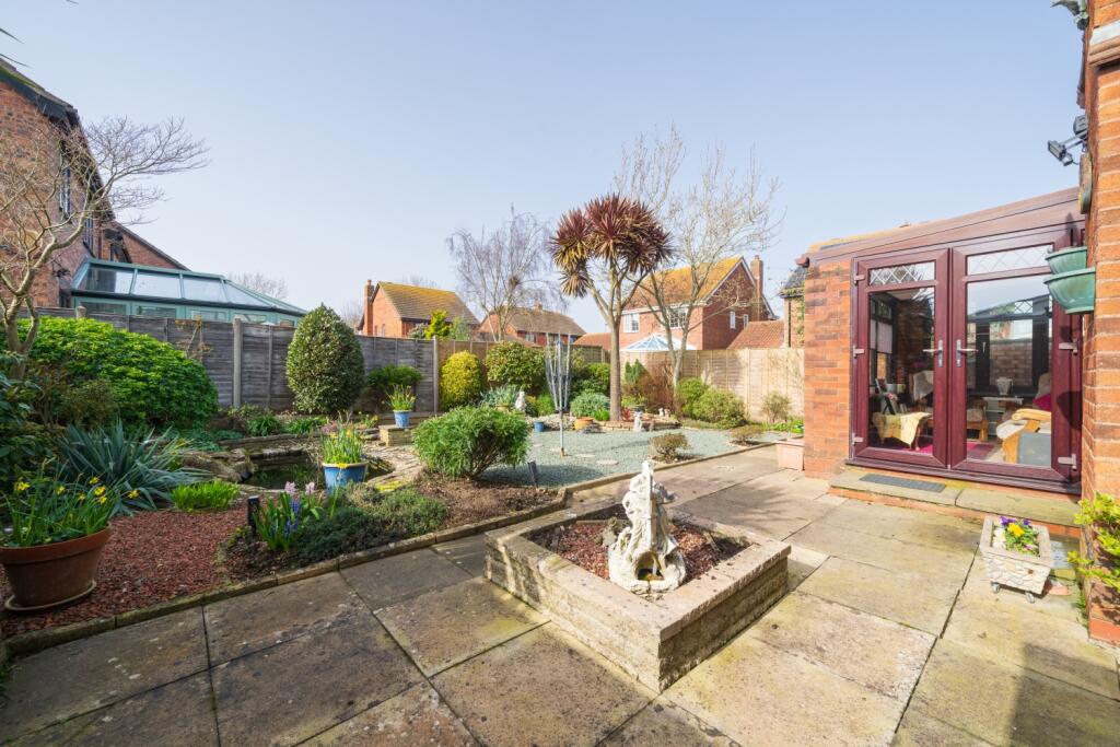 Tamarisk Close, Stubbington, Hampshire, PO14 photo 4