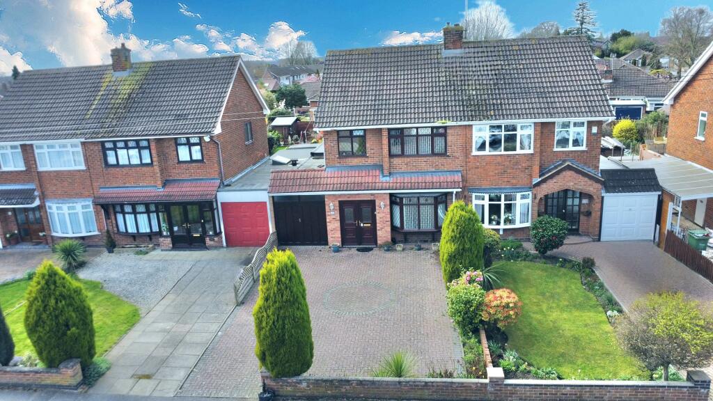 Main image of property: Stonewell Crescent, Nuneaton, CV11