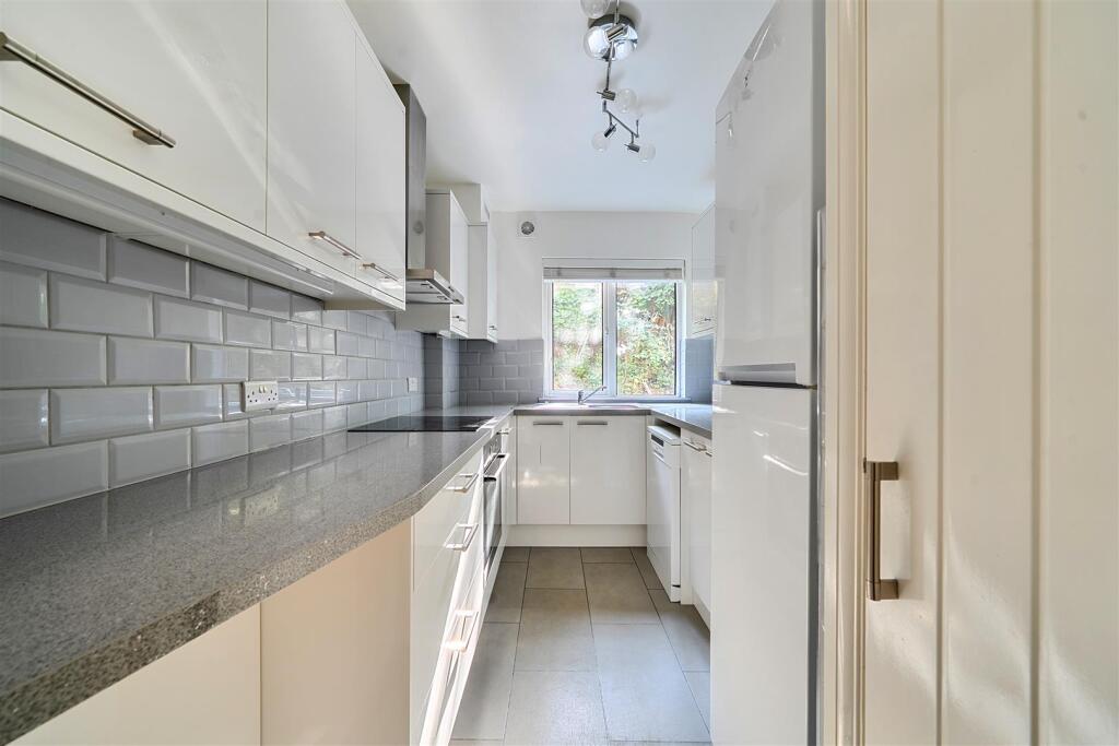 Apartment in Kingston upon Thames - More
