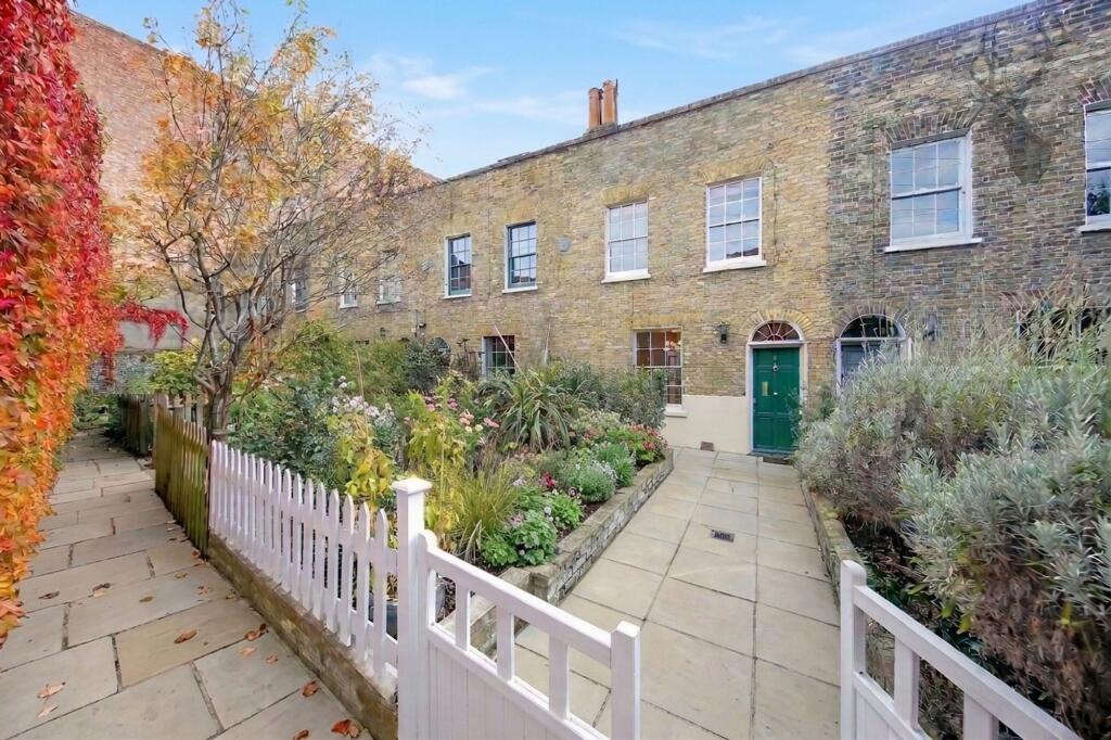2 Bedroom Terraced in E1 4UG