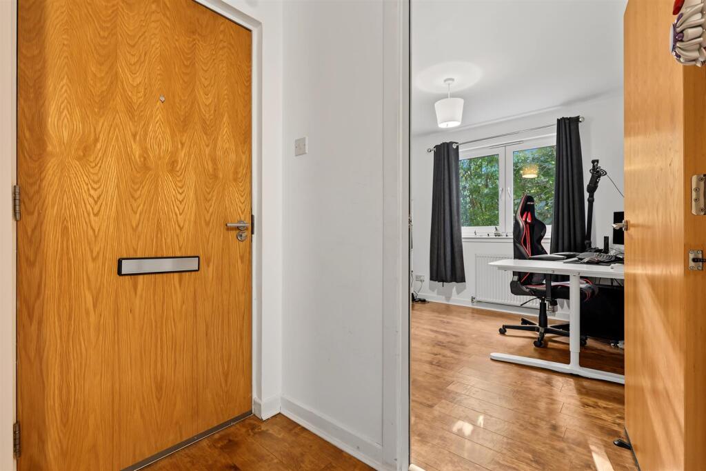 Apartment in Glasgow, West Dunbartonshire - More