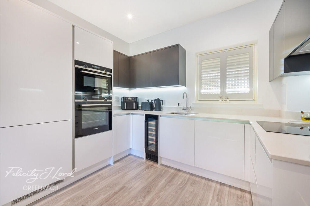 1-bed apartment on Teulon House, Greenwich, SE10 8GT, £365,000