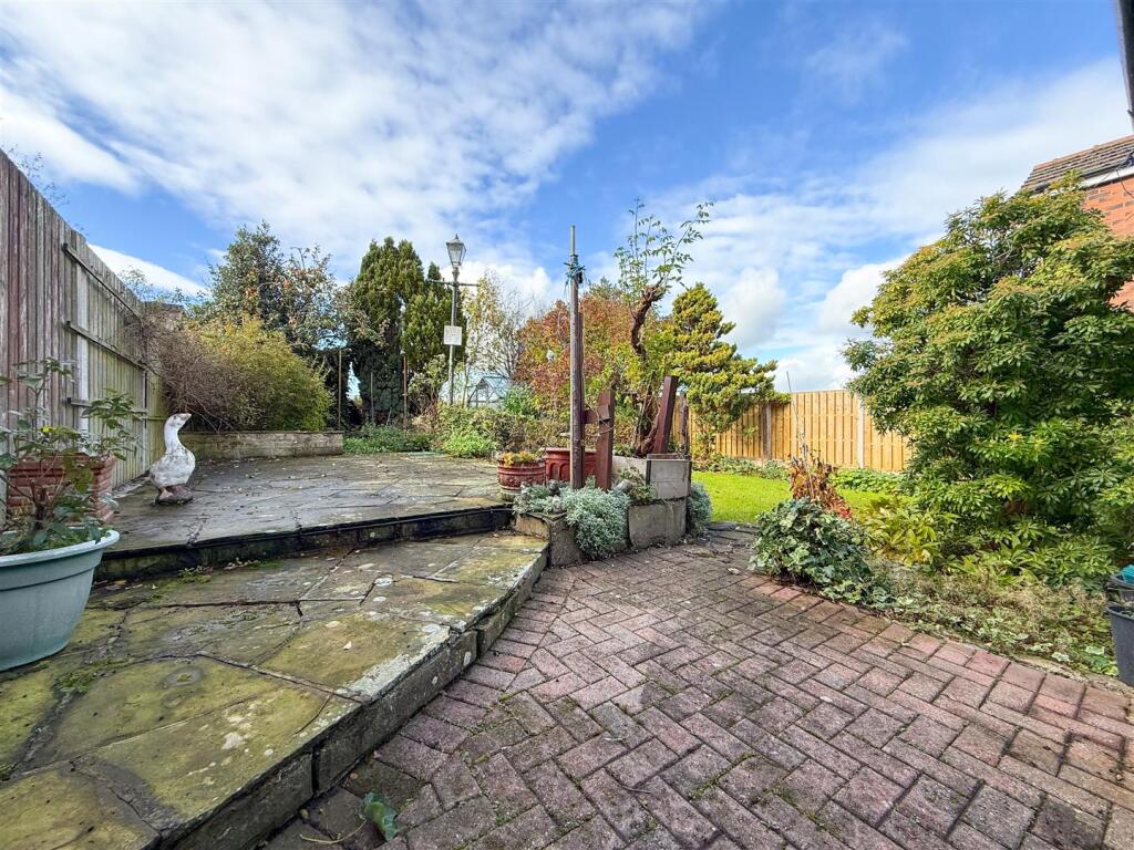 Briarfields Lane, Worrall, S35 photo 2