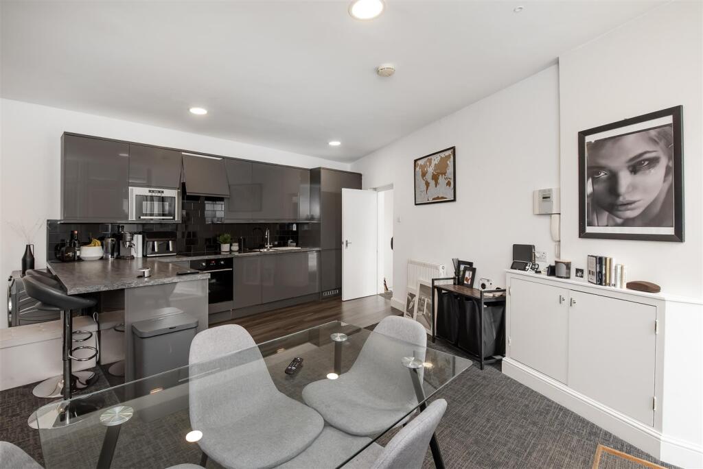 Apartment in London, West Ealing, Hanwell - View 3