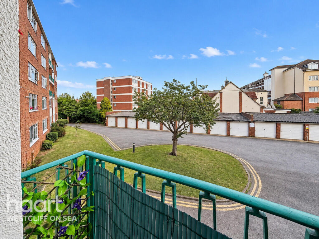 Apartment in Southend-on-Sea - View 4