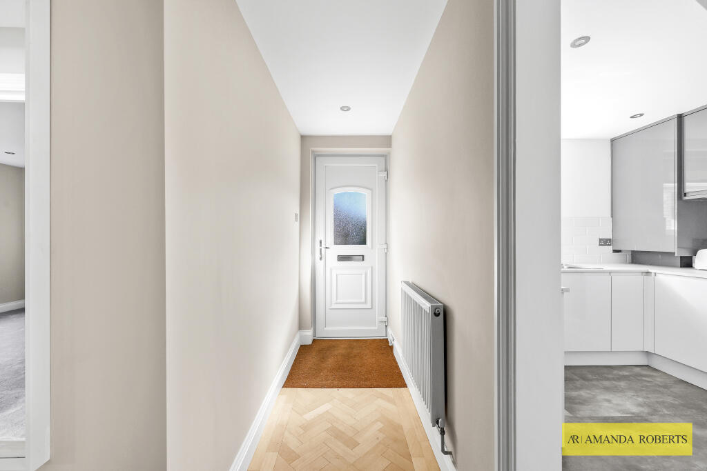 Apartment in Ilford - View 4
