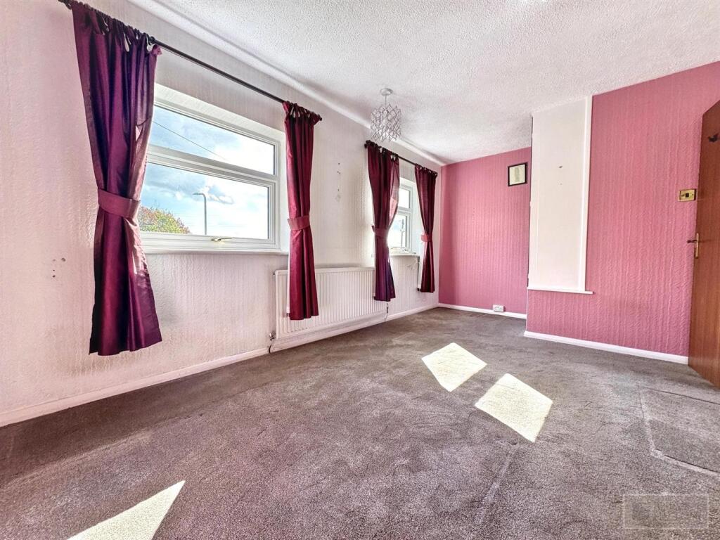 House in Staffordshire Moorlands, Leek - More