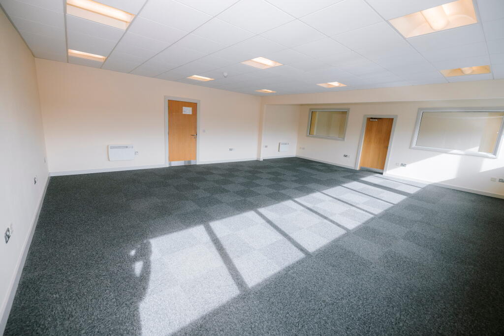1000 sqft office in Burnley