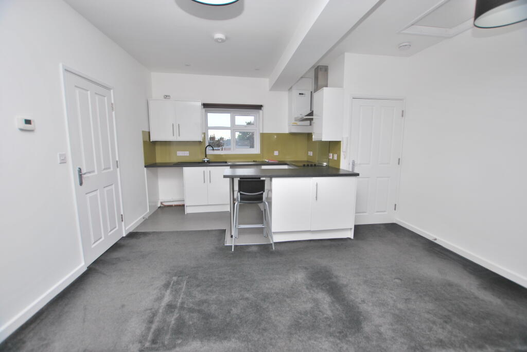 Apartment in Luton, Leighton-Linslade - View 2