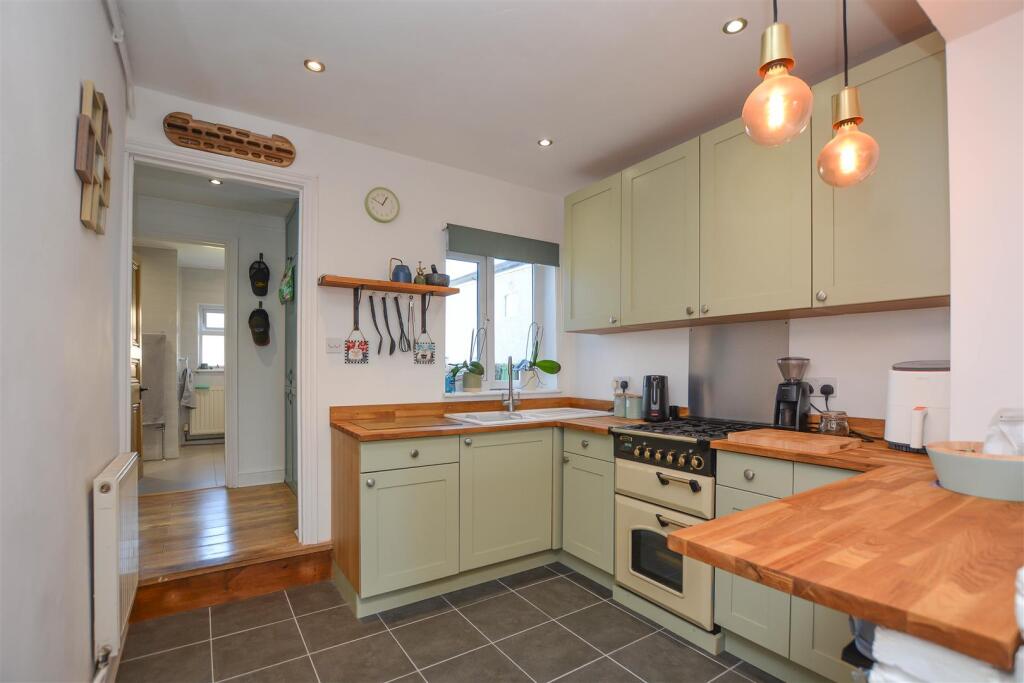 House in Brentwood, Navestock Side, Coxtie Green - View 3