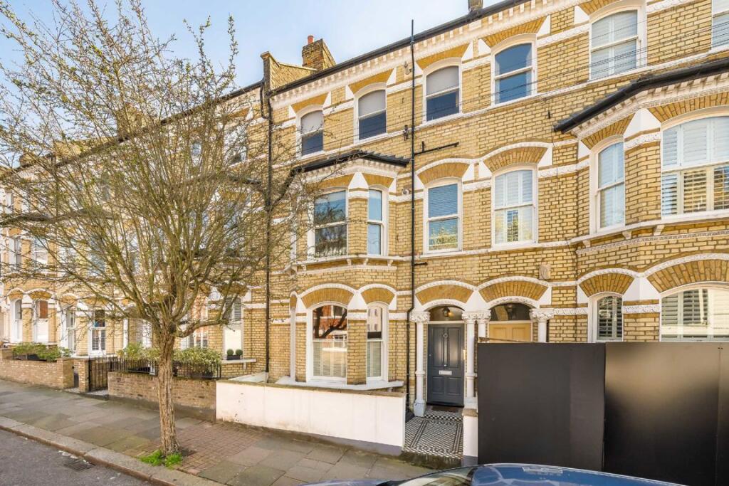 2-bed flat on Beauchamp Road, Clapham Junction, £675,000