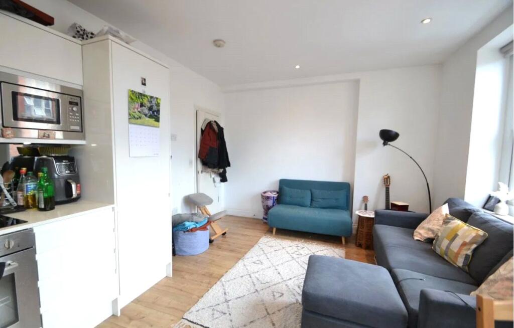 Main image of property: Green Parade, Green Lanes, London, N4