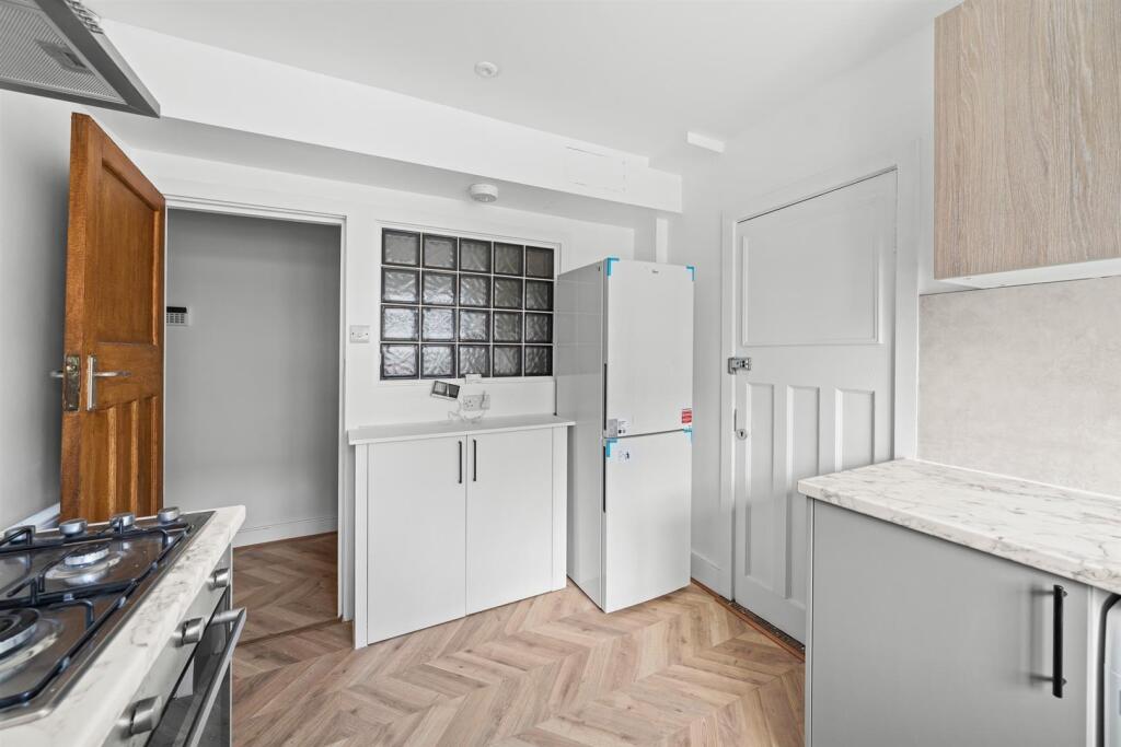 Apartment in Bromley - View 5