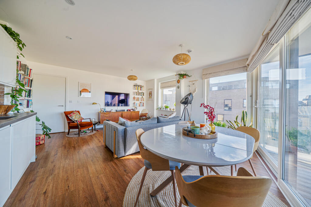 Apartment in Cambridge, Cambridgeshire - View 4