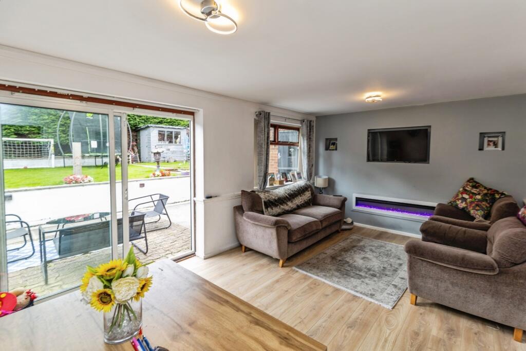 House in Gwersyllt, Wrexham - View 3